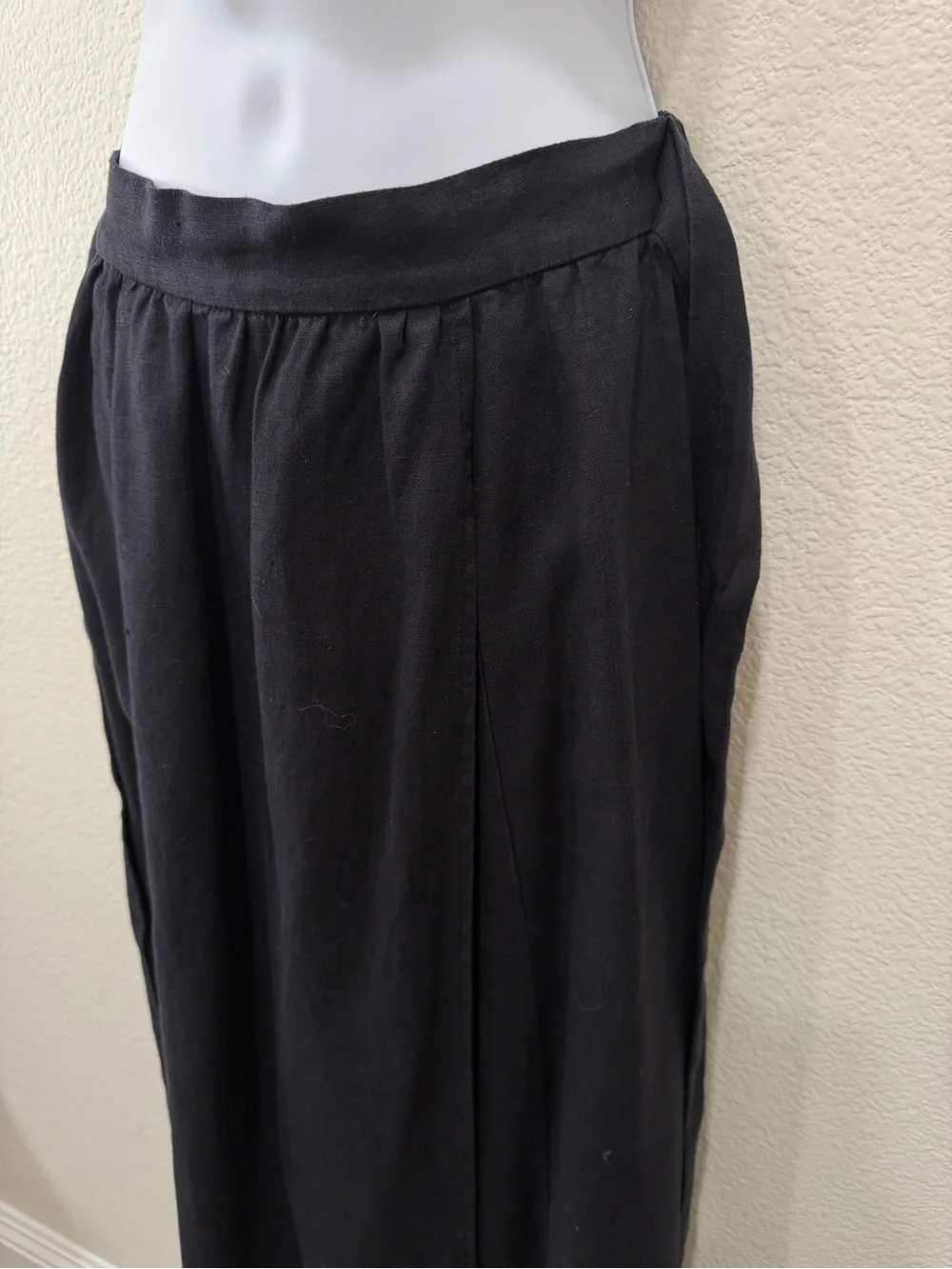 REFORMATION- Black Two-Piece Skirt & Crop Top Set/ linen fabric